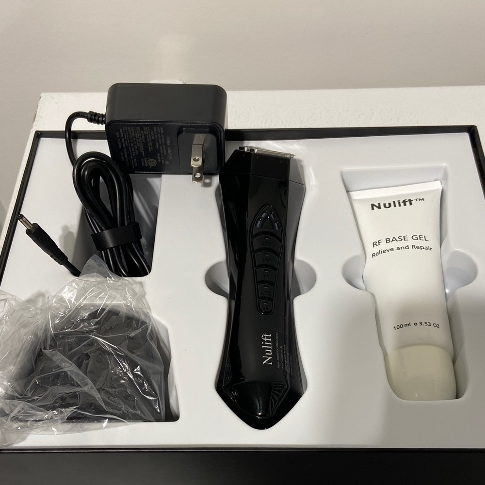 Black RF Beauty Device - Picture 1 of 3
